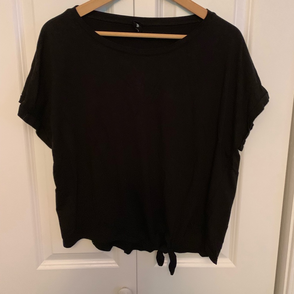 EUC. Black Agnes & Dora tie front top